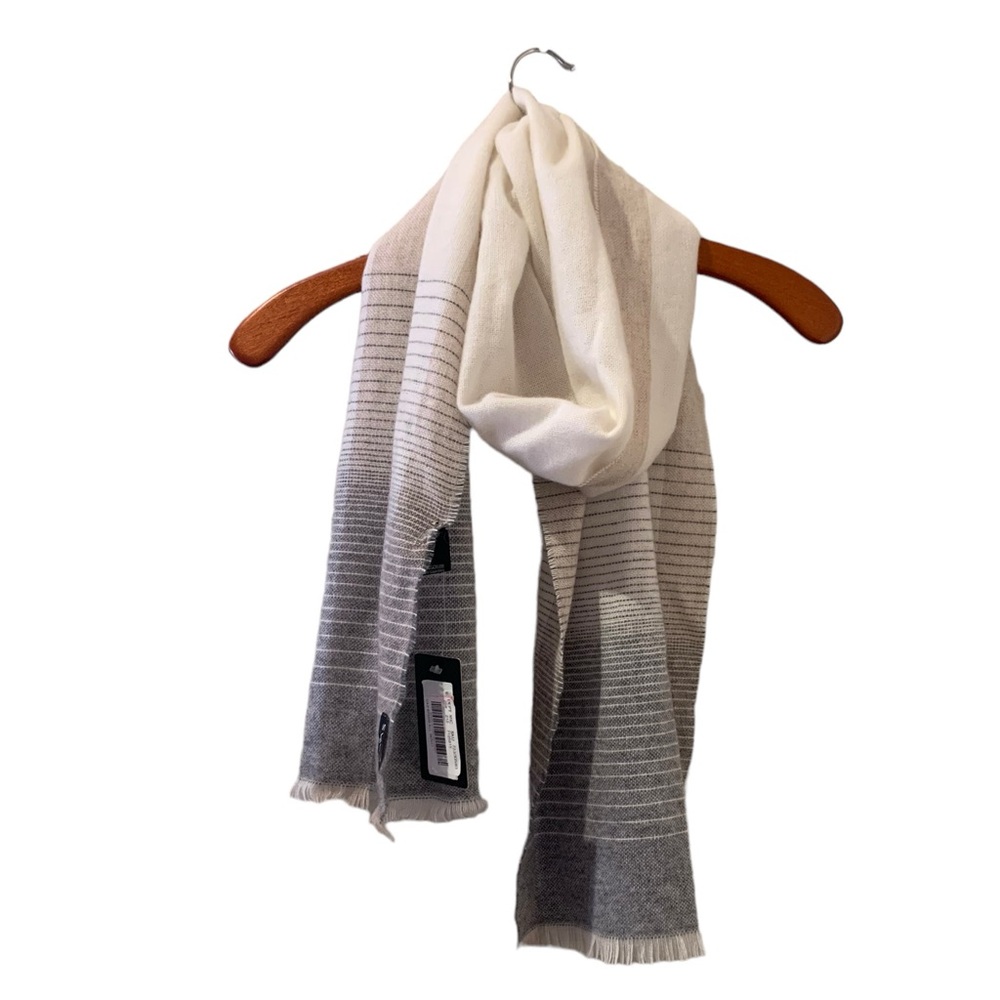 NWT Beautiful Fraas 100% Cashmere plaid scarf with tags